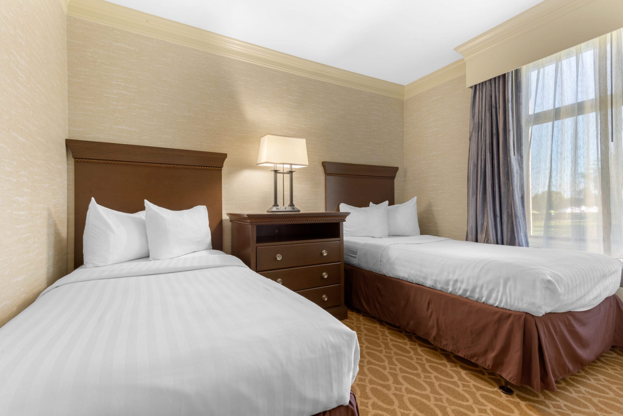Bedroom with two single beds.